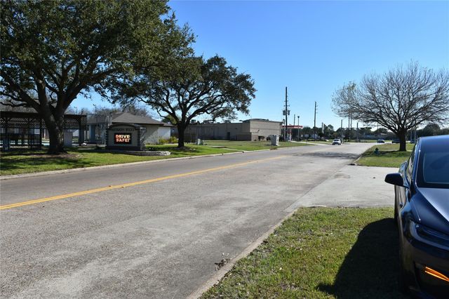 7813 Clodine Road, Houston, TX 77083