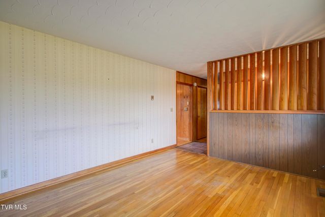 24102 Crimson Drive, Bristol, VA 24202