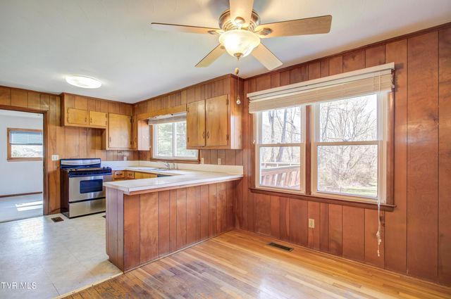 24102 Crimson Drive, Bristol, VA 24202