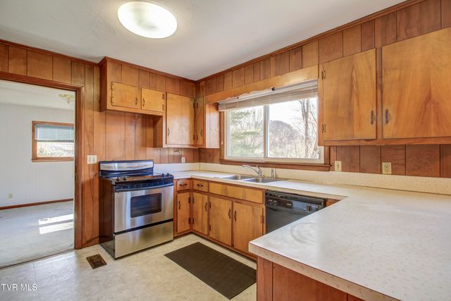 24102 Crimson Drive, Bristol, VA 24202