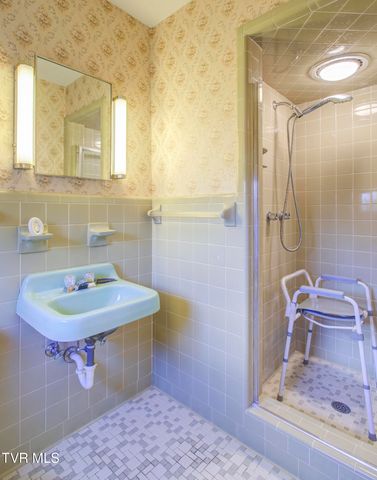 24102 Crimson Drive, Bristol, VA 24202