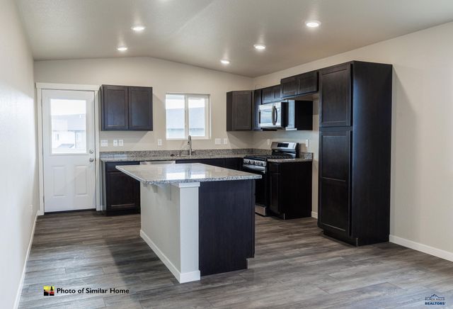 460 YELNER DR, Box Elder, SD 57719