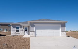 460 YELNER DR, Box Elder, SD 57719