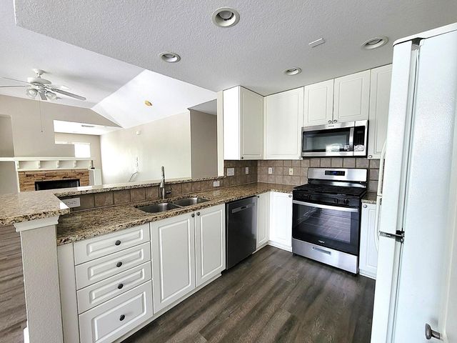 77 Woodlily Pl, The Woodlands, TX 77382