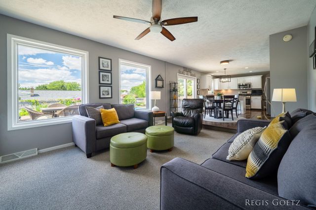 5459 Stowehill Drive Se, City Of Kentwood, MI 49508