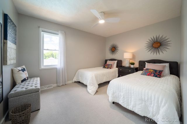 5459 Stowehill Drive Se, City Of Kentwood, MI 49508