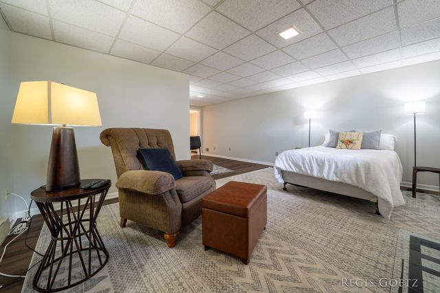 5459 Stowehill Drive Se, City Of Kentwood, MI 49508