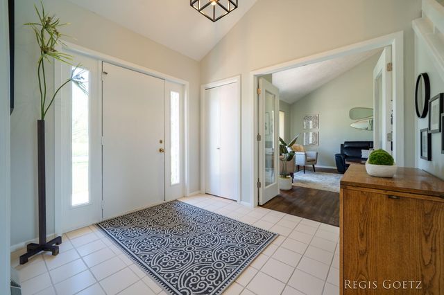 5459 Stowehill Drive Se, City Of Kentwood, MI 49508