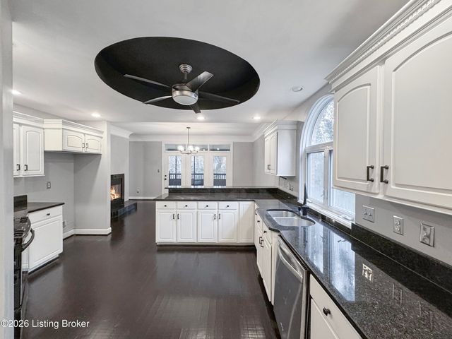 8800 Wooded Trail Ct, Louisville, KY 40220