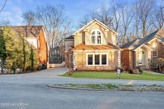 8800 Wooded Trail Ct, Louisville, KY 40220