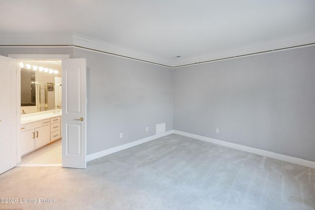 8800 Wooded Trail Ct, Louisville, KY 40220