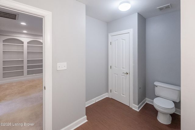 8800 Wooded Trail Ct, Louisville, KY 40220