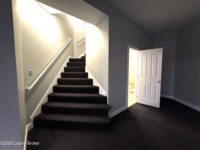8800 Wooded Trail Ct, Louisville, KY 40220