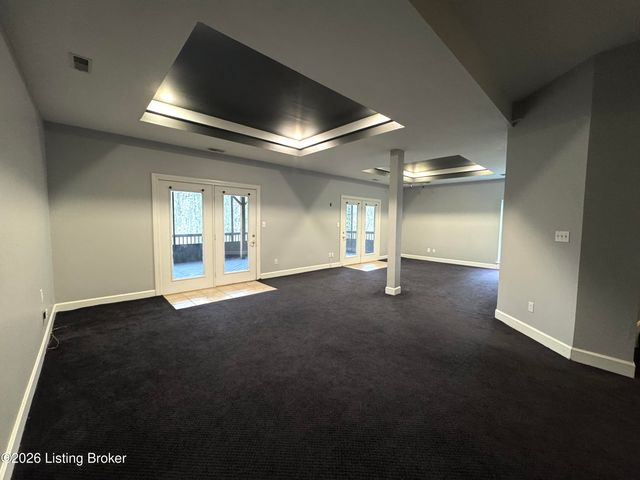 8800 Wooded Trail Ct, Louisville, KY 40220