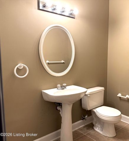 8800 Wooded Trail Ct, Louisville, KY 40220