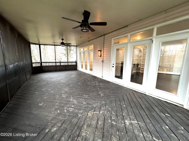 8800 Wooded Trail Ct, Louisville, KY 40220