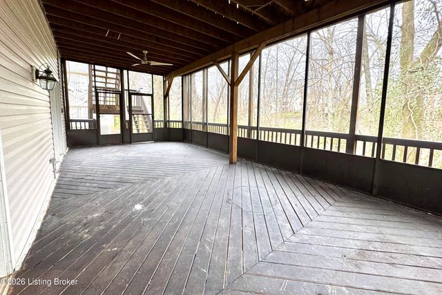 8800 Wooded Trail Ct, Louisville, KY 40220