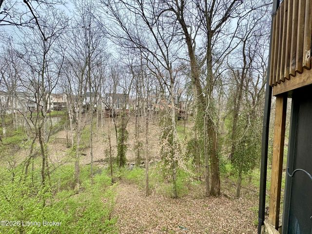 8800 Wooded Trail Ct, Louisville, KY 40220