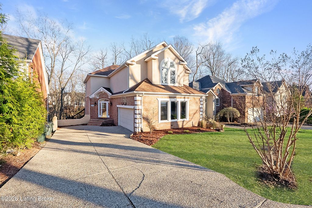 8800 Wooded Trail Ct, Louisville, KY 40220