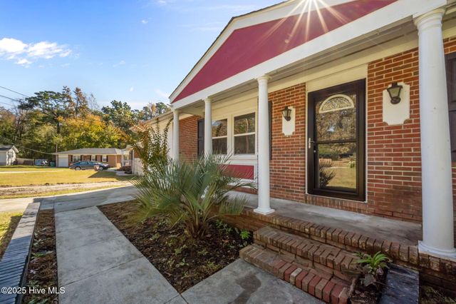 304 Sheffield Road, Jacksonville, NC 28546