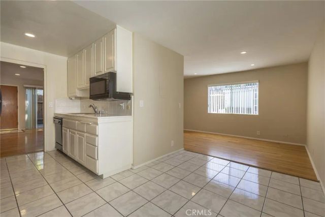 14947 Dickens Street 1, Sherman Oaks, CA 91403