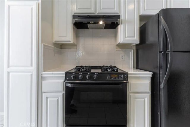 14947 Dickens Street 1, Sherman Oaks, CA 91403