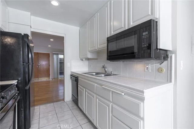 14947 Dickens Street 1, Sherman Oaks, CA 91403