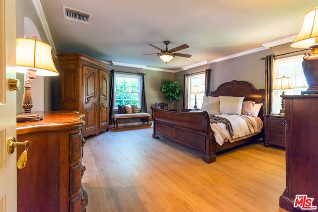 1717 CHEVY CHASE Drive, Beverly Hills, CA 90210