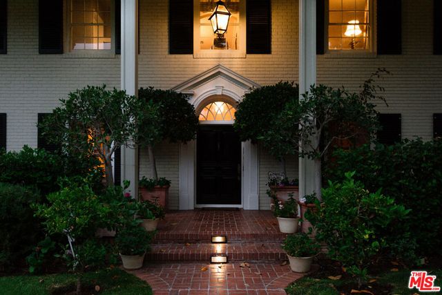 1717 CHEVY CHASE Drive, Beverly Hills, CA 90210