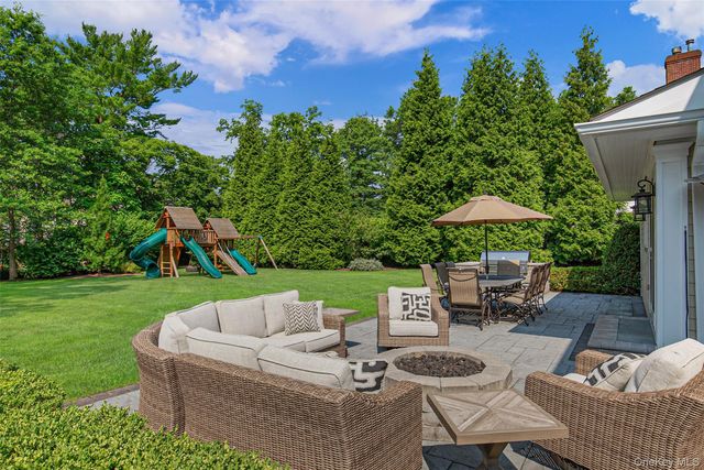 11 Mayflower Road, Scarsdale, NY 10583