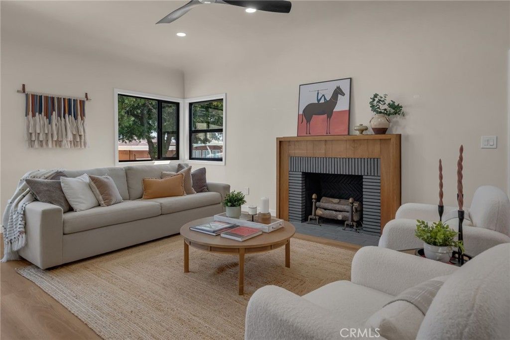 Image 7 of property listing at 5309 Maymont, Los Angeles, CA 90043