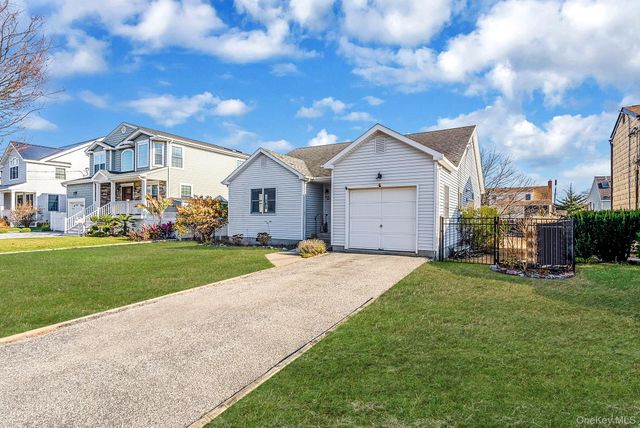 38 Berger Avenue, Amityville, NY 11701