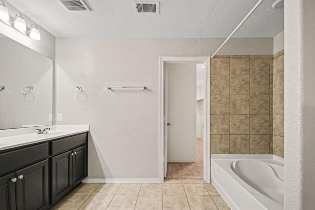13211 Barrington Oaks Circle, Houston, TX 77044