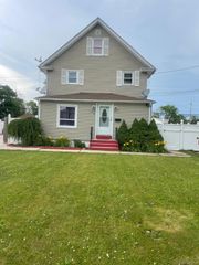 10 1st Avenue, Central Islip, NY 11722