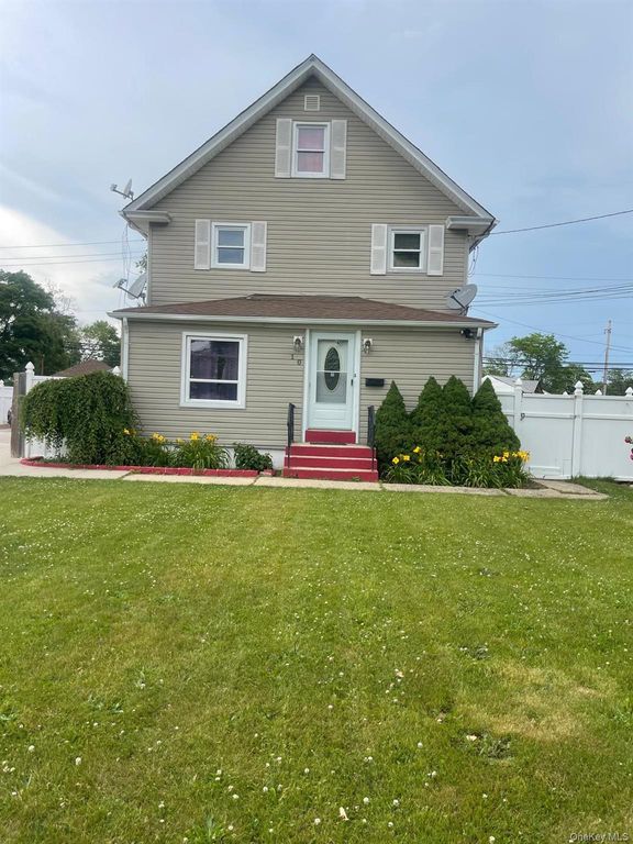 10 1st Avenue, Central Islip, NY 11722