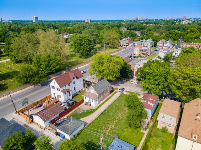 7112 S University Avenue, Chicago, IL 60619