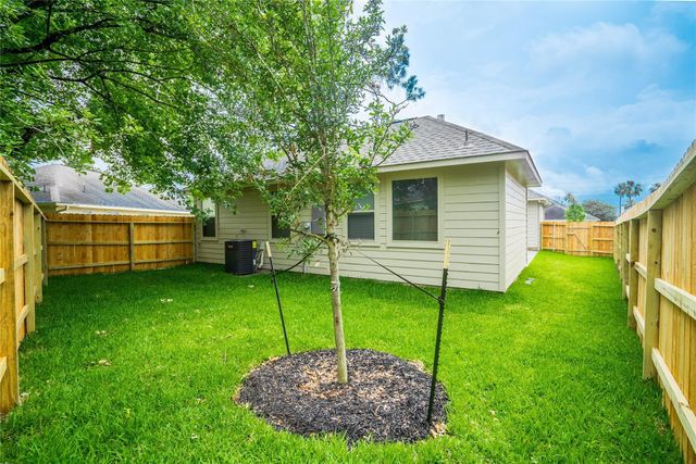 137 Snug Harbor Drive, Conroe, TX 77356