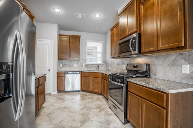 137 Snug Harbor Drive, Conroe, TX 77356