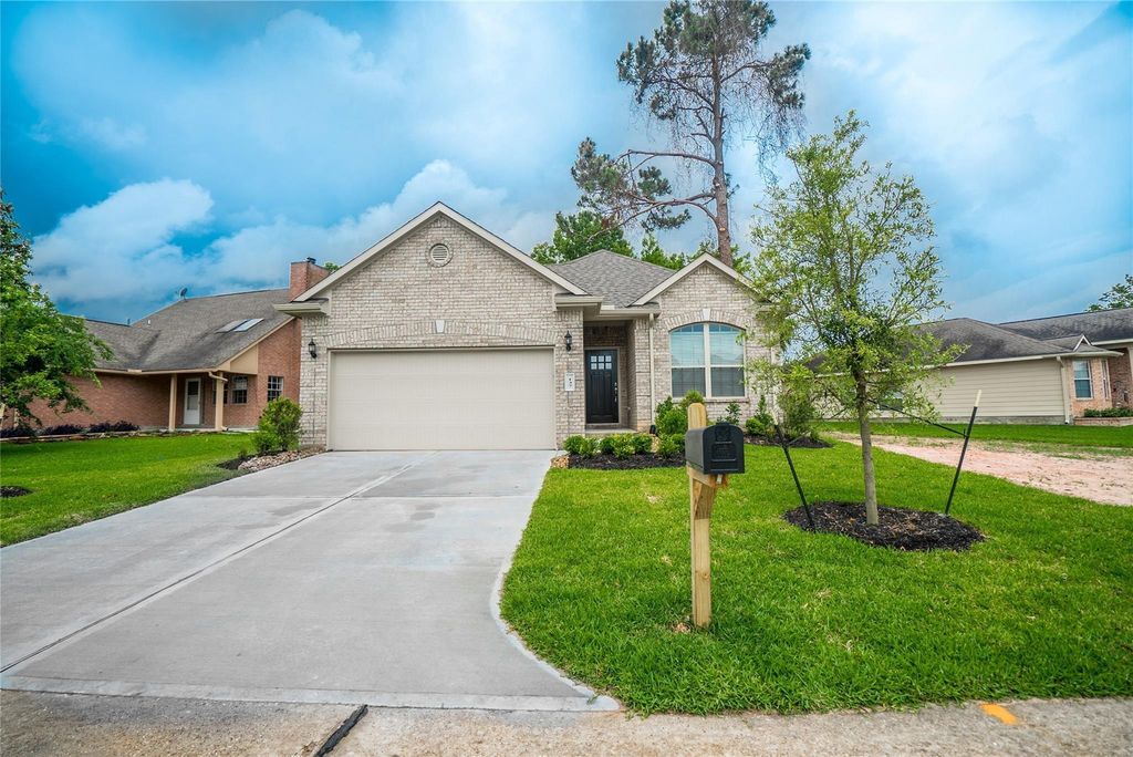 137 Snug Harbor Drive, Conroe, TX 77356