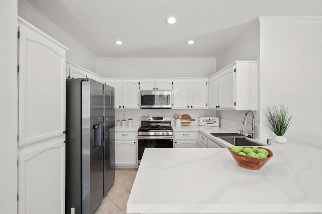 7775 Dersingham Dr, Sacramento, CA 95829