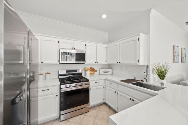7775 Dersingham Dr, Sacramento, CA 95829