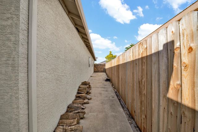 7775 Dersingham Dr, Sacramento, CA 95829