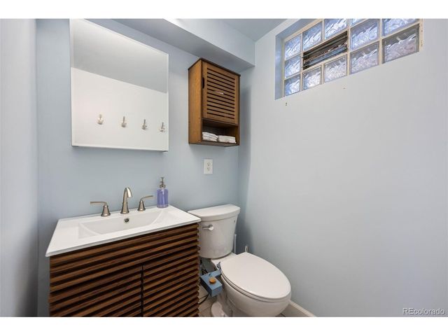 1354 S Kendall Ct, Lakewood, CO 80232