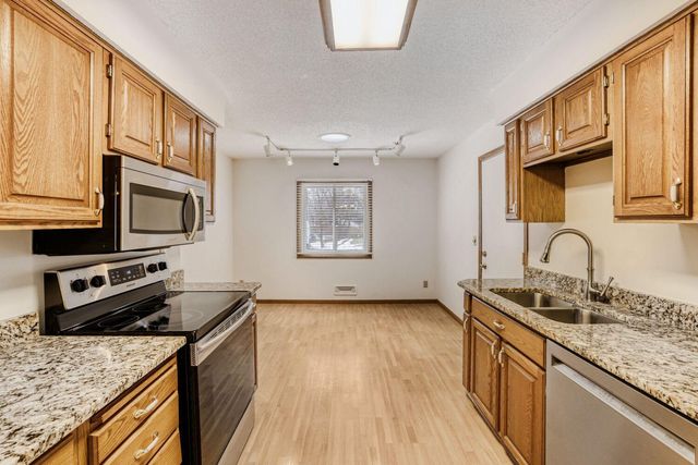 13330 Findlay Way, Apple Valley, MN 55124