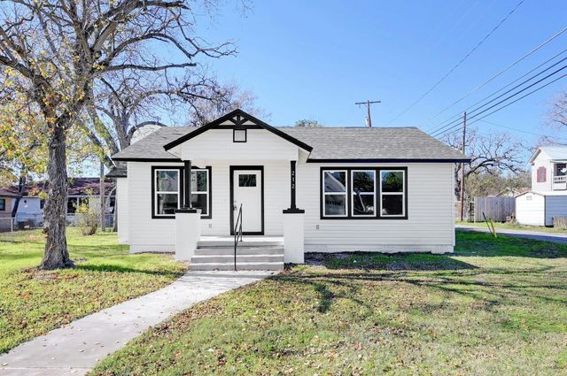 212 WALNUT Ave, Luling, TX 78648
