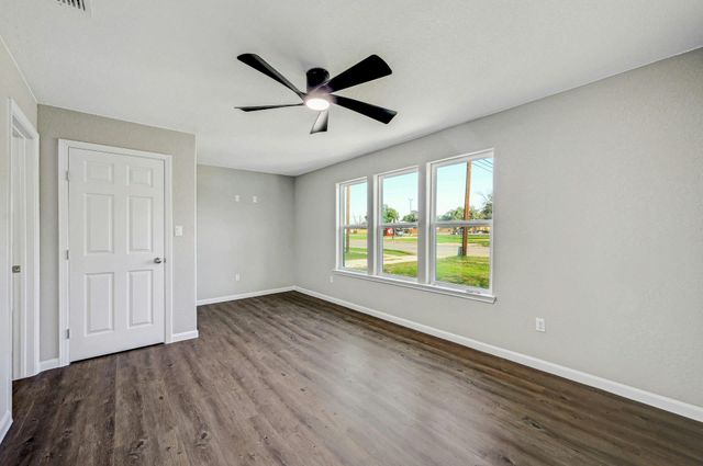 212 WALNUT Ave, Luling, TX 78648