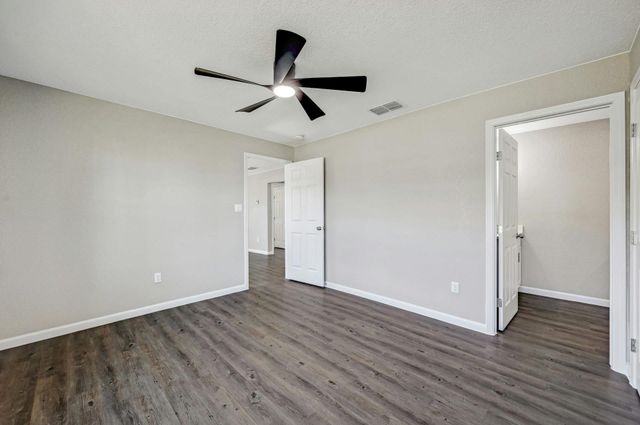 212 WALNUT Ave, Luling, TX 78648