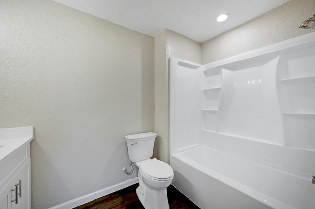 212 WALNUT Ave, Luling, TX 78648