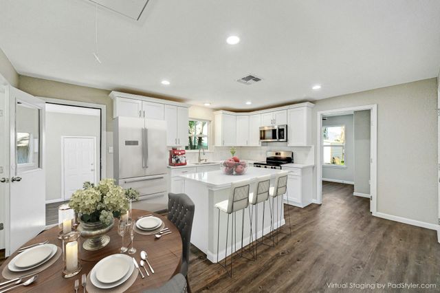 212 WALNUT Ave, Luling, TX 78648
