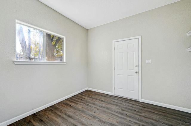 212 WALNUT Ave, Luling, TX 78648
